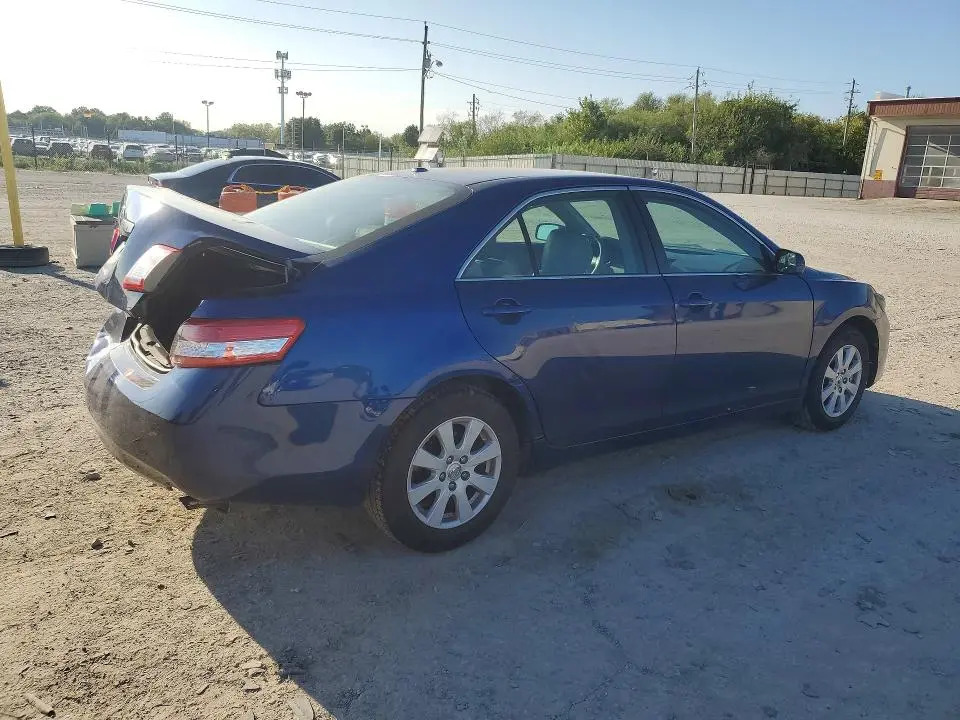 2011 TOYOTA CAMRY LE  