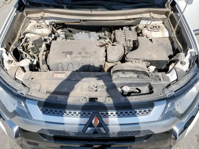 2019 MITSUBISHI OUTLANDER SE  