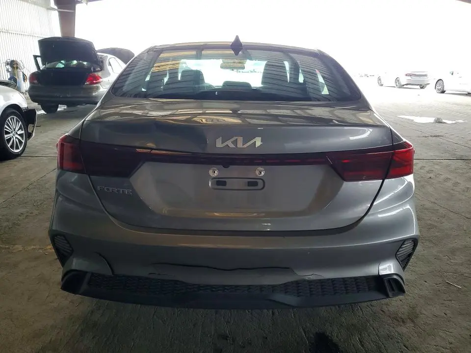 2023 KIA FORTE LX  