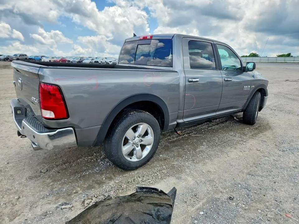 2013 RAM 1500 SLT  
