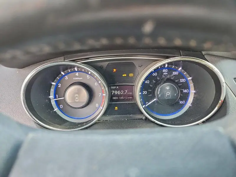 2011 HYUNDAI SONATA SE  