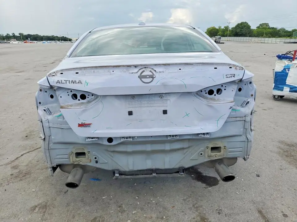 2024 NISSAN ALTIMA SR  