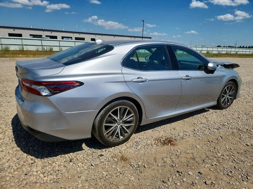 2021 TOYOTA CAMRY XLE  