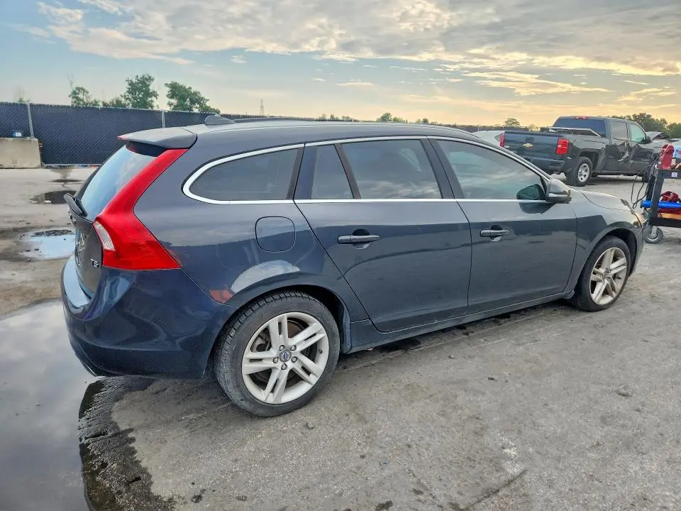 2015 VOLVO V60 PREMIER  