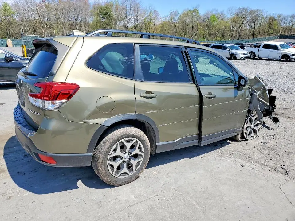 2023 SUBARU FORESTER PREMIUM  