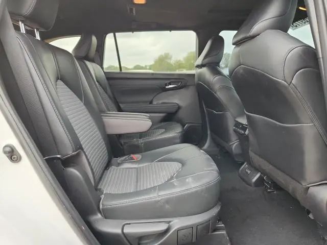 2022 TOYOTA HIGHLANDER XSE  