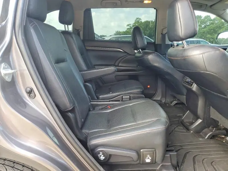 2016 TOYOTA HIGHLANDER LIMITED PLATINUM  