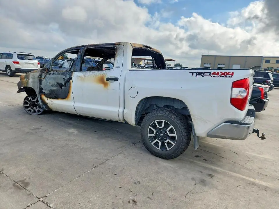 2018 TOYOTA TUNDRA CREWMAX SR5  