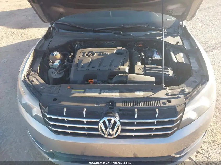 2013 VOLKSWAGEN PASSAT 2.0L TDI SE