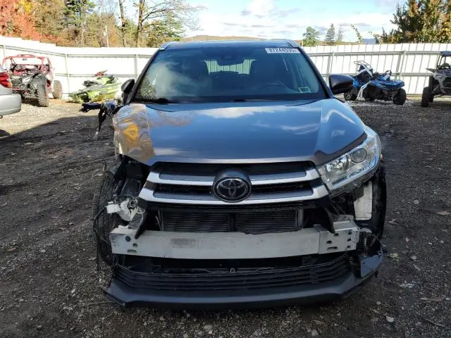2019 TOYOTA HIGHLANDER SE  