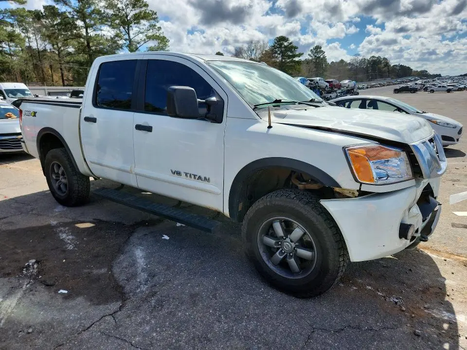 2015 NISSAN TITAN S  
