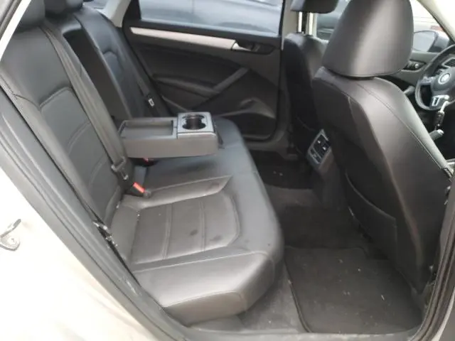 2013 VOLKSWAGEN PASSAT SE