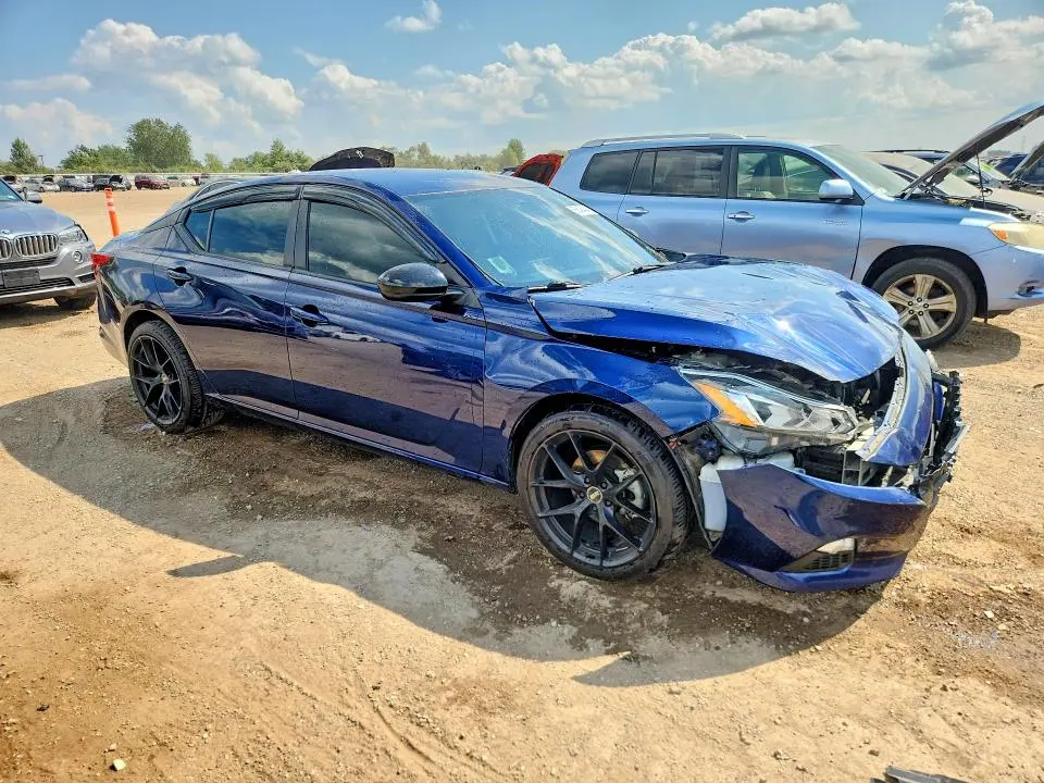 2021 NISSAN ALTIMA SR  