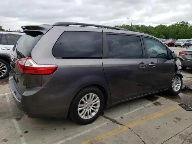 2017 TOYOTA SIENNA XLE  