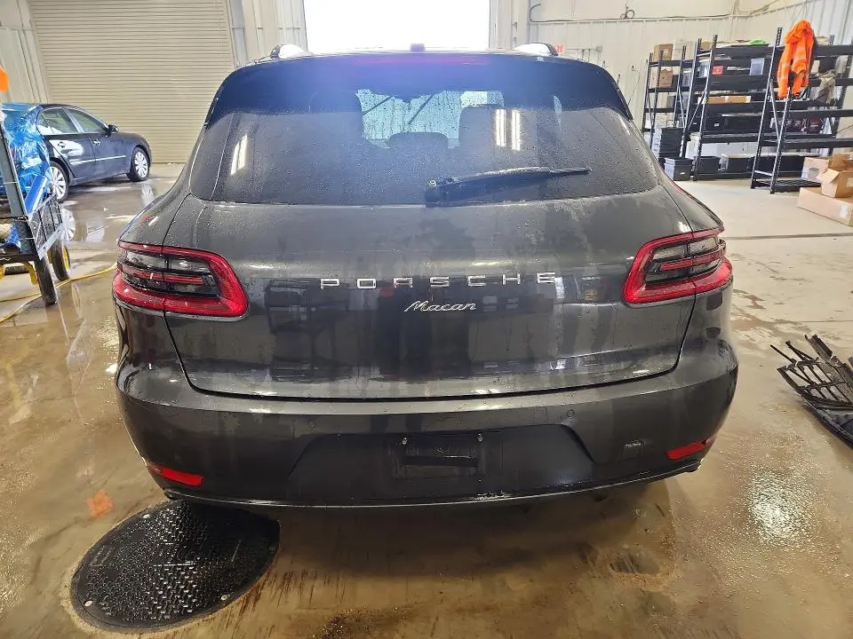 2017 PORSCHE MACAN   