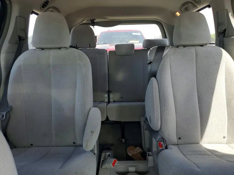 2014 TOYOTA SIENNA LE 8-PASSENGER  