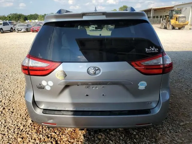 2018 TOYOTA SIENNA LE  