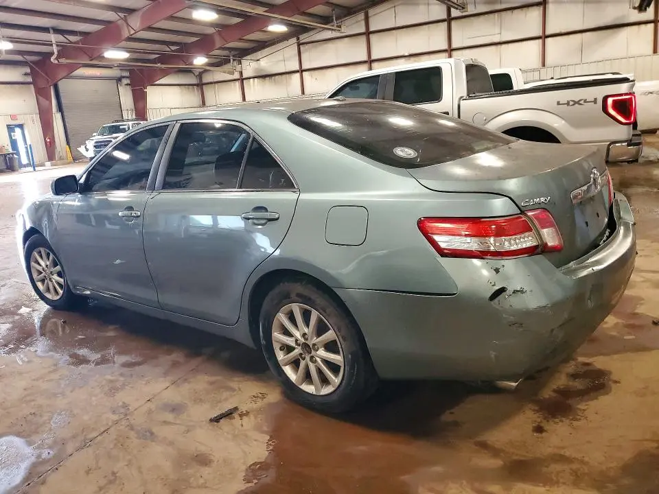 2011 TOYOTA CAMRY XLE V6  