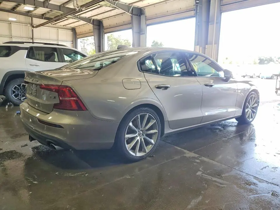 2020 VOLVO S60 T6 MOMENTUM  