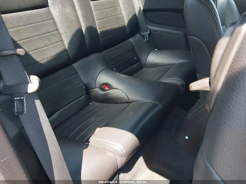 2011 FORD MUSTANG V6 PREMIUM