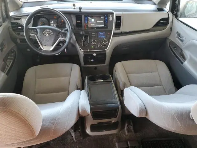 2017 TOYOTA SIENNA LE  