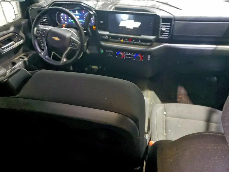 2025 CHEVROLET SILVERADO K1500 LT  