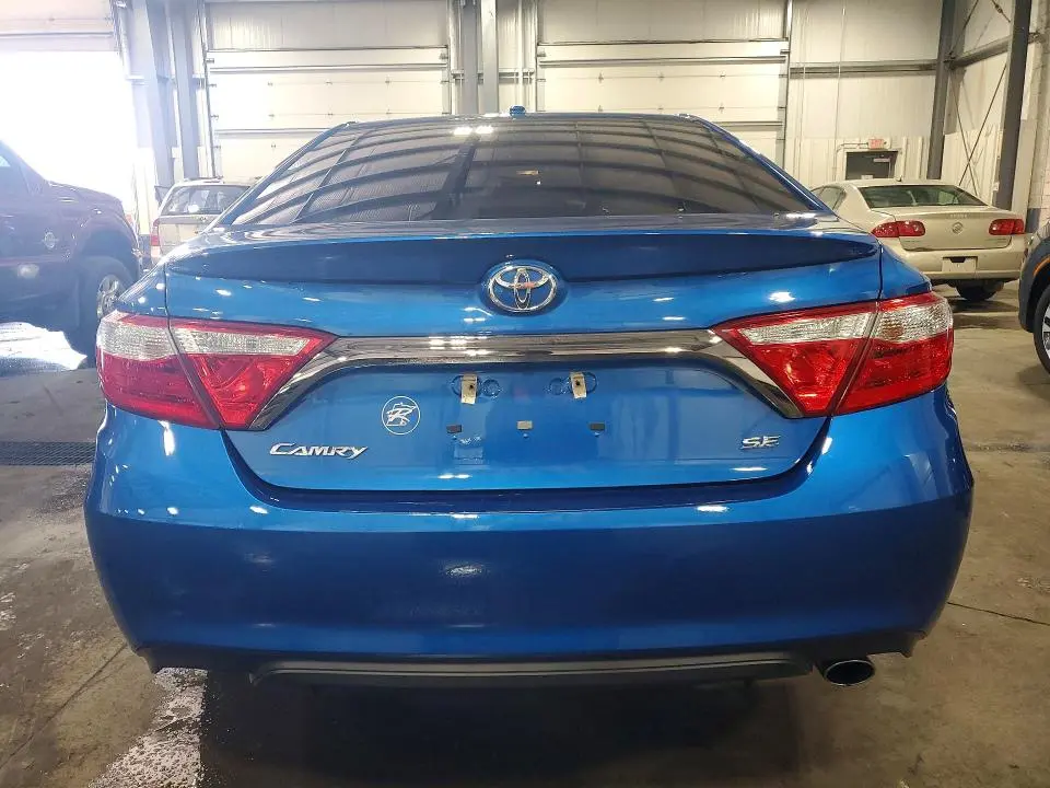 2017 TOYOTA CAMRY SE  