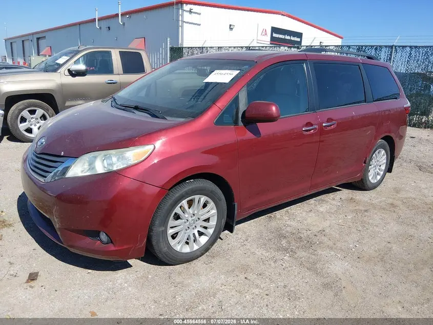 2017 TOYOTA SIENNA XLE PREMIUM 8 PASSENGER