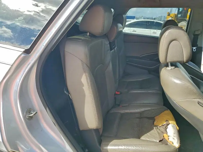 2017 HYUNDAI SANTA FE SE  