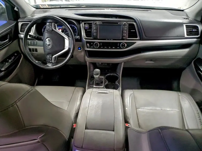 2019 TOYOTA HIGHLANDER SE  