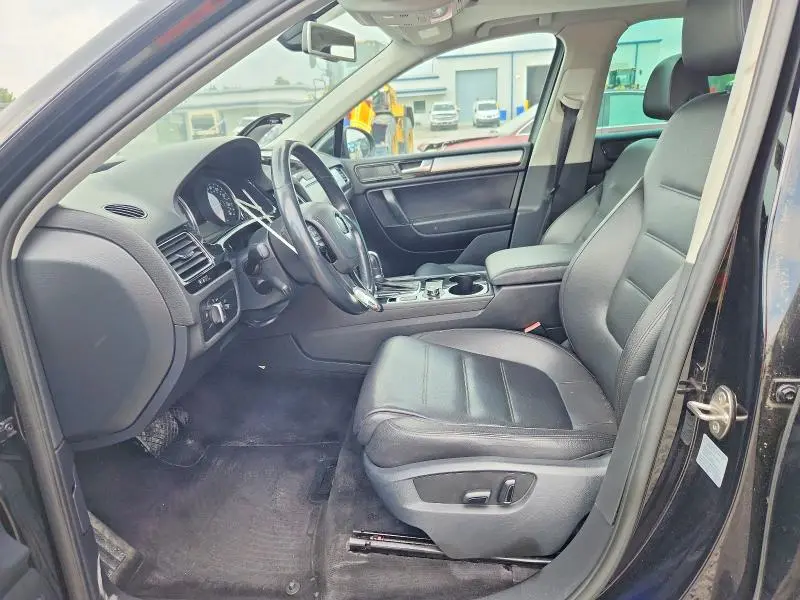 2011 VOLKSWAGEN TOUAREG V6  