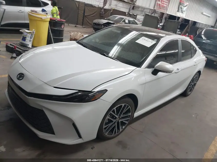 2025 TOYOTA CAMRY XLE