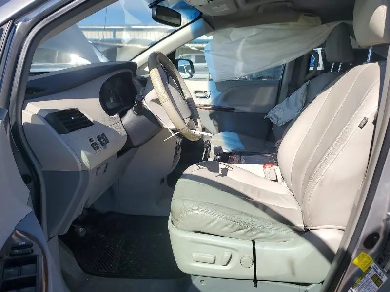 2011 TOYOTA SIENNA XLE  