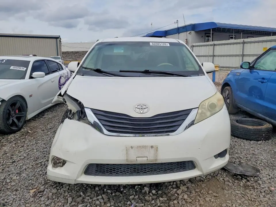 2011 TOYOTA SIENNA LE  