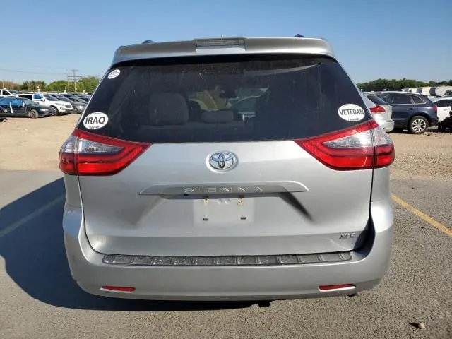 2020 TOYOTA SIENNA XLE  