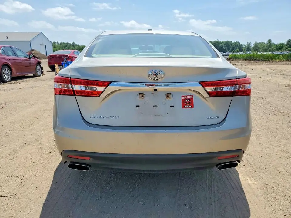 2015 TOYOTA AVALON   
