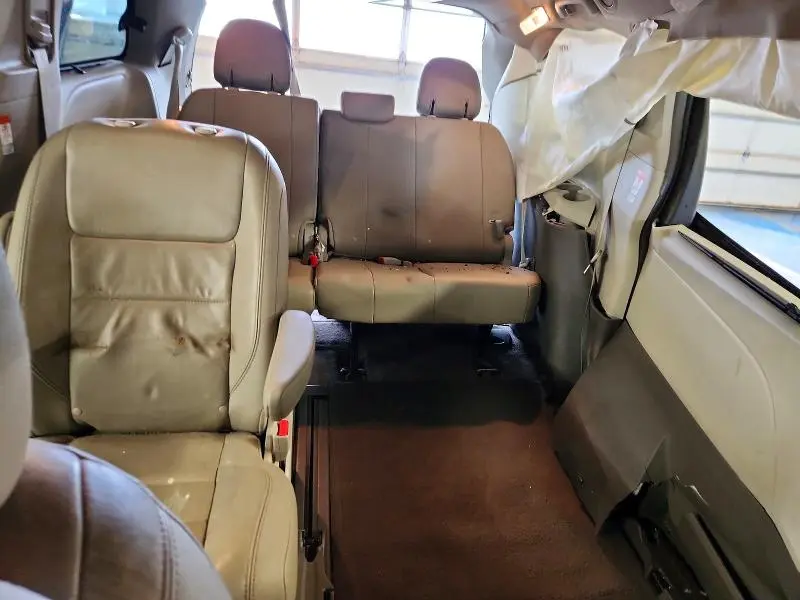 2015 TOYOTA SIENNA XLE 8-PASSENGER  