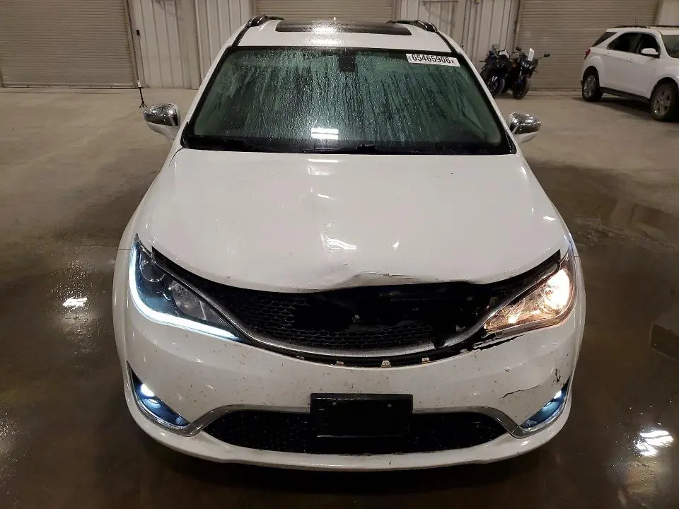2017 CHRYSLER PACIFICA LIMITED  