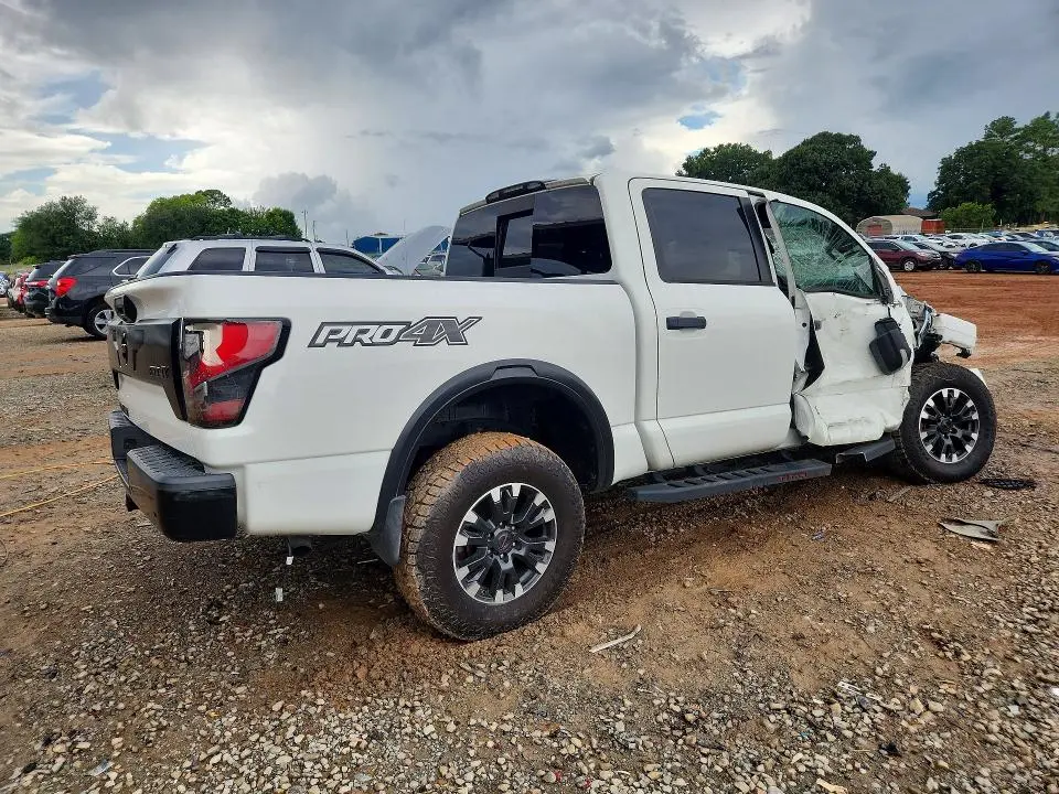 2020 NISSAN TITAN PRO-4X  
