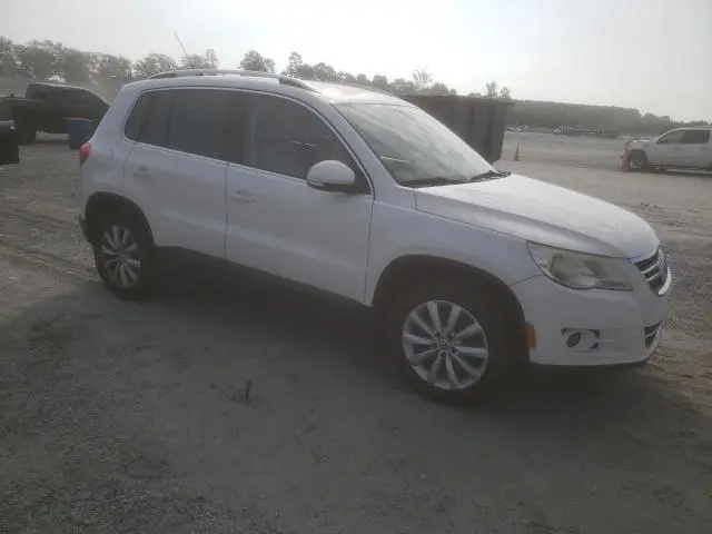 2011 VOLKSWAGEN TIGUAN S  