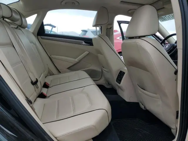 2016 VOLKSWAGEN PASSAT SE  