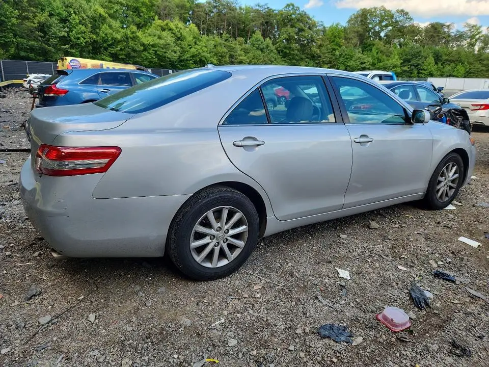 2011 TOYOTA CAMRY XLE  
