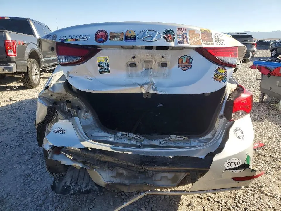 2016 HYUNDAI ELANTRA SE  