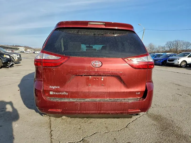 2017 TOYOTA SIENNA LE  