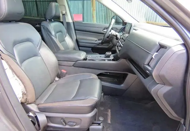 2022 NISSAN PATHFINDER SL  