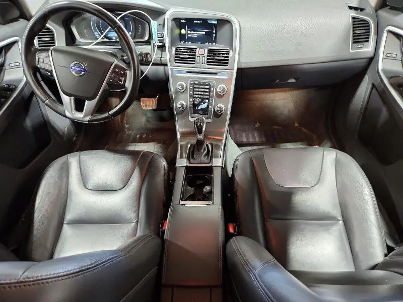 2016 VOLVO XC60 T5 PREMIER  