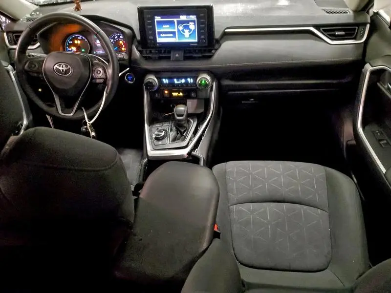 2022 TOYOTA RAV4 XLE  