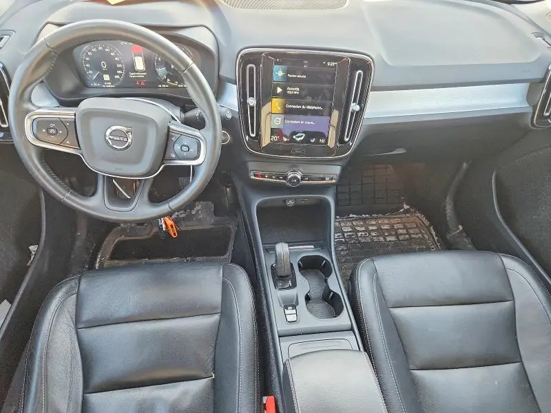 2021 VOLVO XC40 T5 MOMENTUM  