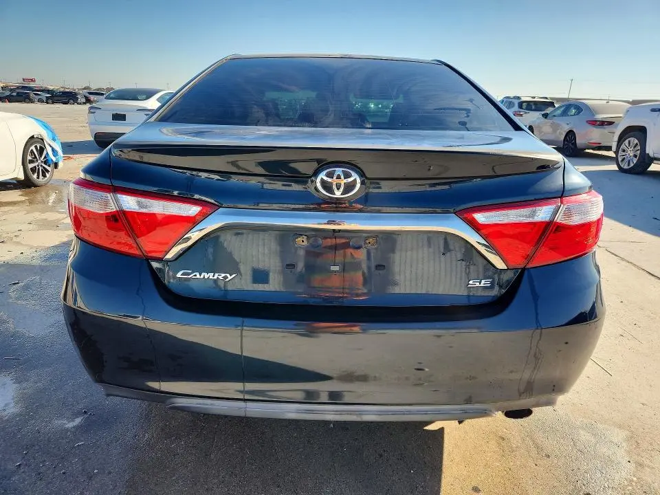 2015 TOYOTA CAMRY SE  