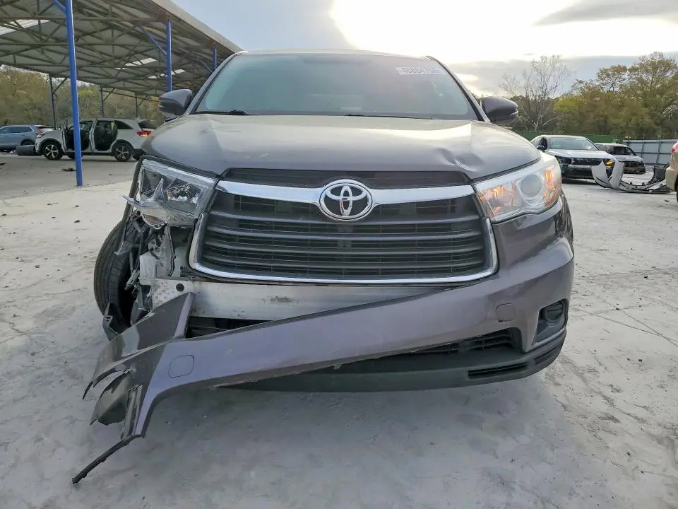 2015 TOYOTA HIGHLANDER LE  